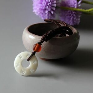Collier et pendentif OM en Noix de Tagua (Ivoire végétal)
