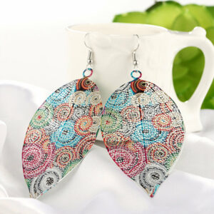 Boucles d'Oreilles Colorées en Métal Imprimé de Feuilles Creuses