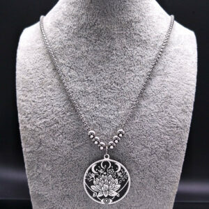Collier avec pendentif en Fleur de Lotus