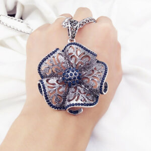 Long Collier Pendentif "Fleur Vintage"
