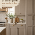 Exemple de cuisine moderne avec meubles peints et accents en bois