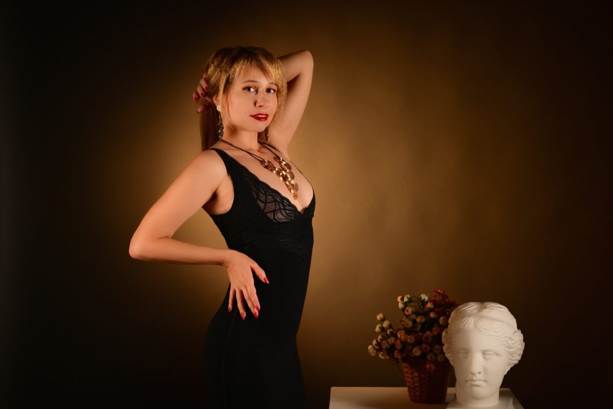 Comment accessoiriser une petite robe noire pour lui donner du caractère ?