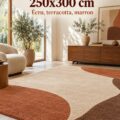 Tapis Paul en laine de Nouvelle-Zélande sur un sol en bois, coloris écru, terracotta et marron.
